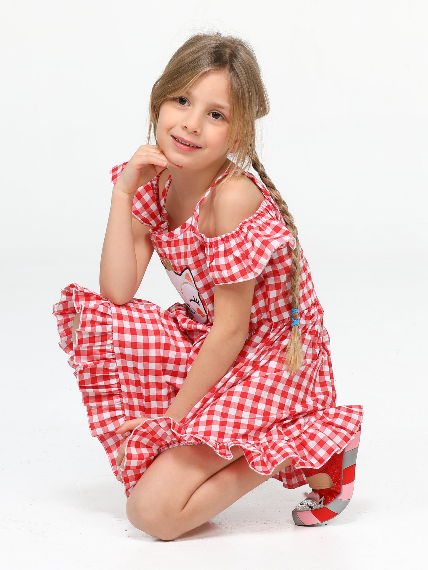 Robe Fille à Carreaux Rouges – Bretelles Volants & Chat Brodé (3–10 Ans)