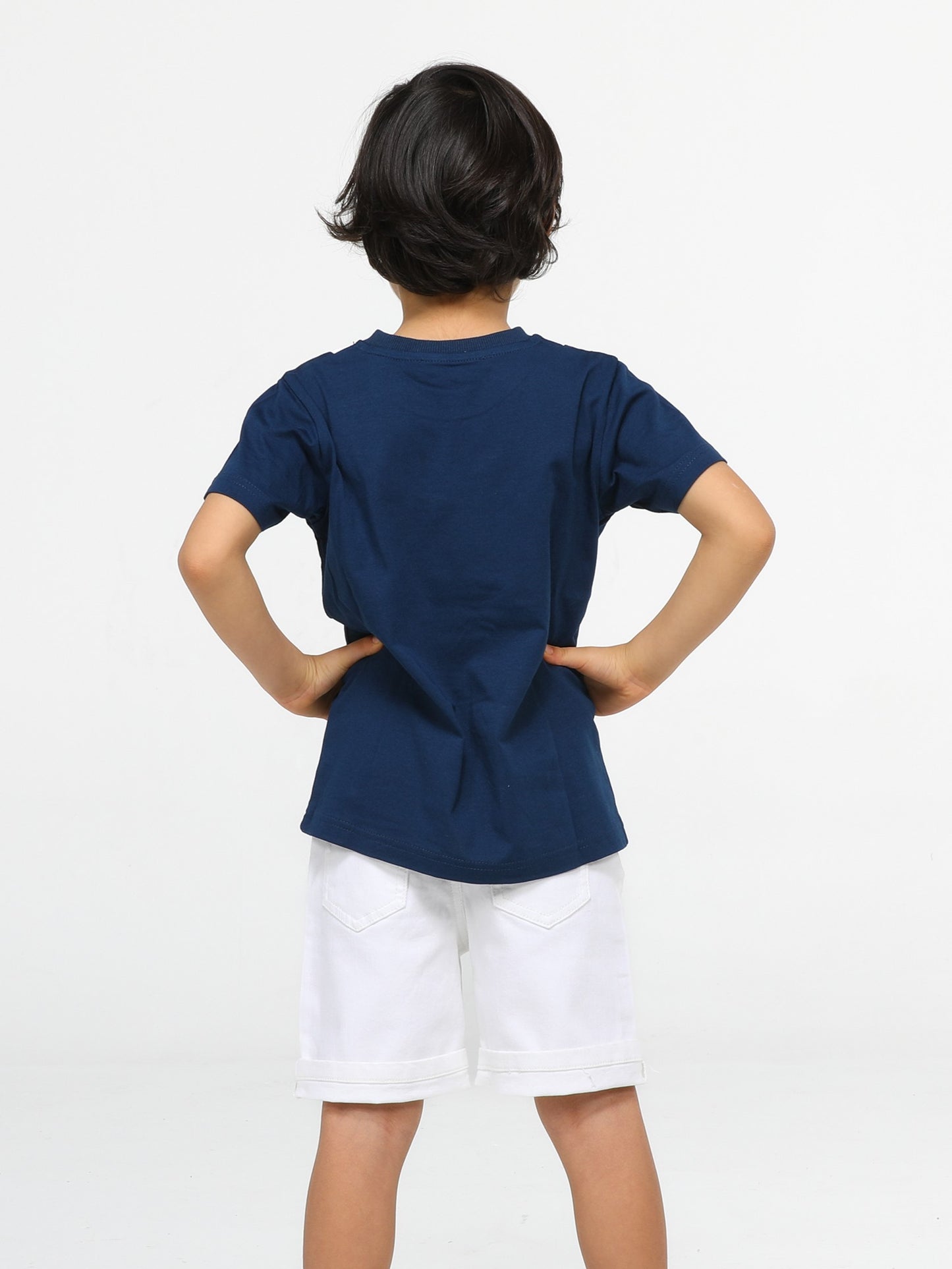 Ensemble Garçon – T-shirt Indigo avec Nœud Papillon et Short en Jean Blanc
