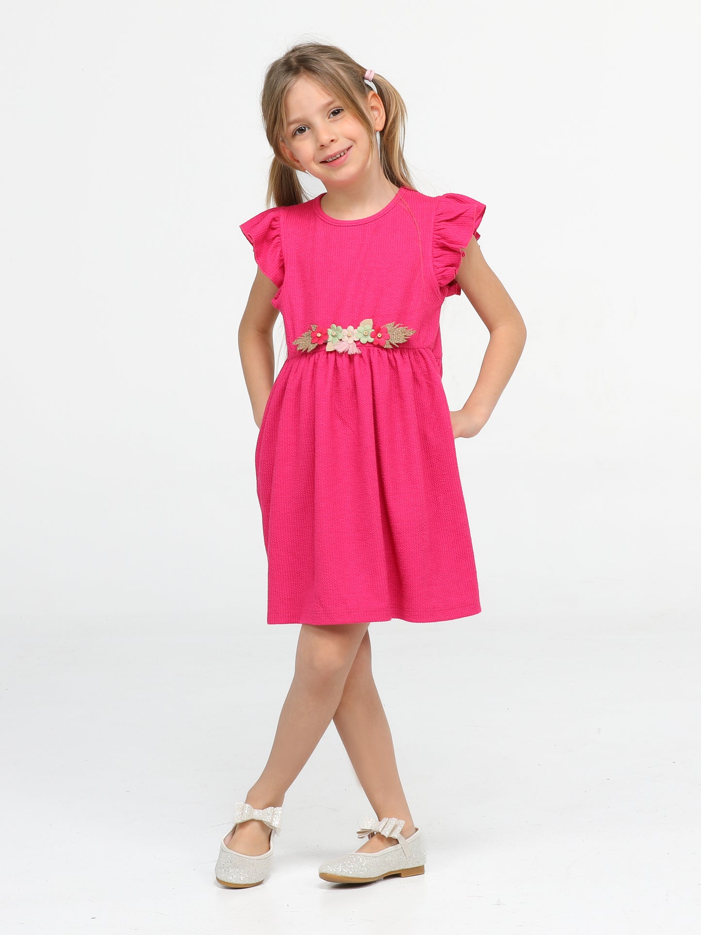 Robe Fille Sans Manches Fuchsia – Volants aux Épaules & Fleurs Amovibles (3–10 Ans)