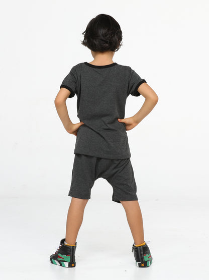 Ensemble Garçon Gris avec Détails Étoiles – Short & T-shirt (3 à 11 Ans)