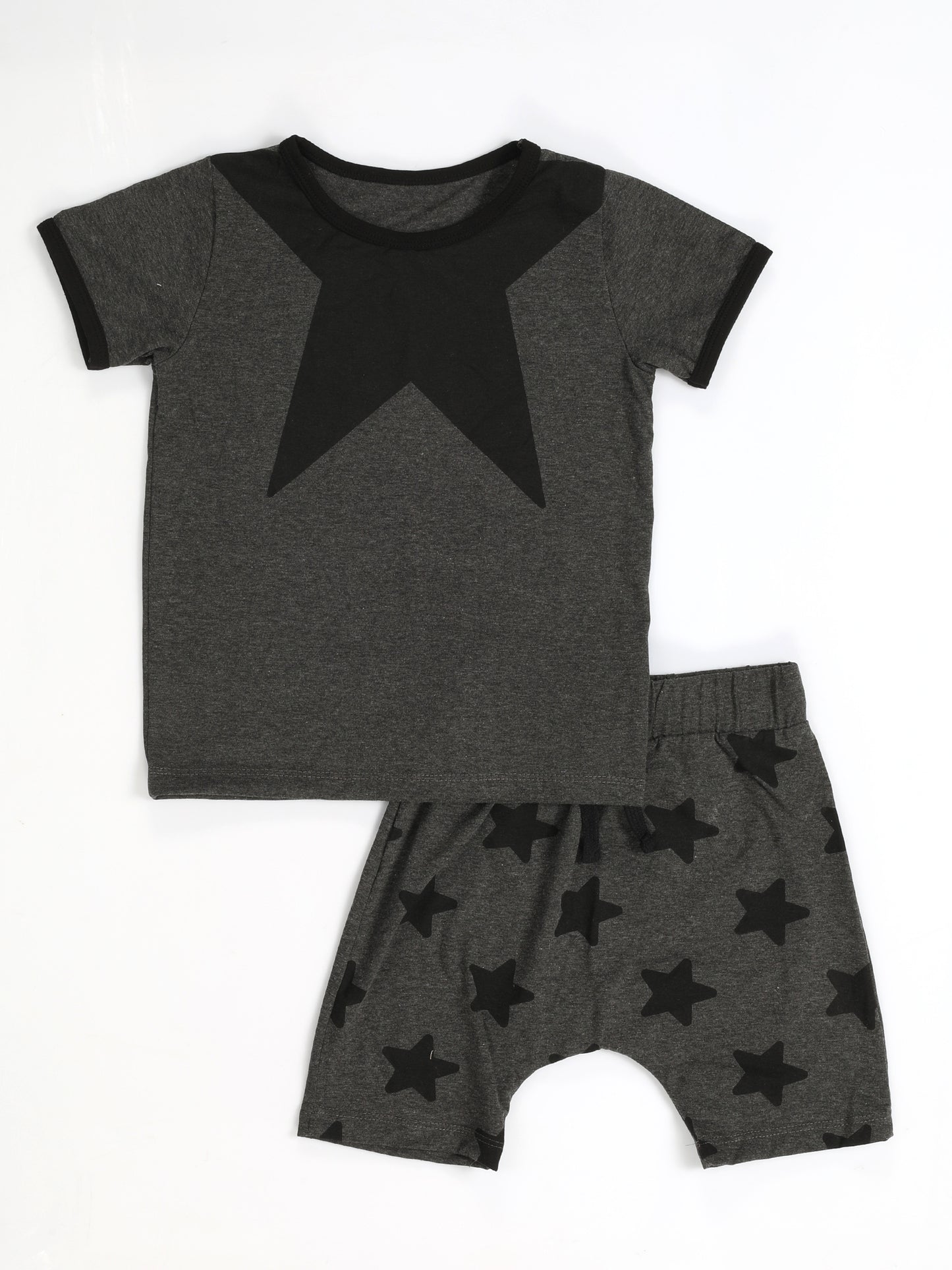 Ensemble Garçon Gris avec Détails Étoiles – Short & T-shirt (3 à 11 Ans)