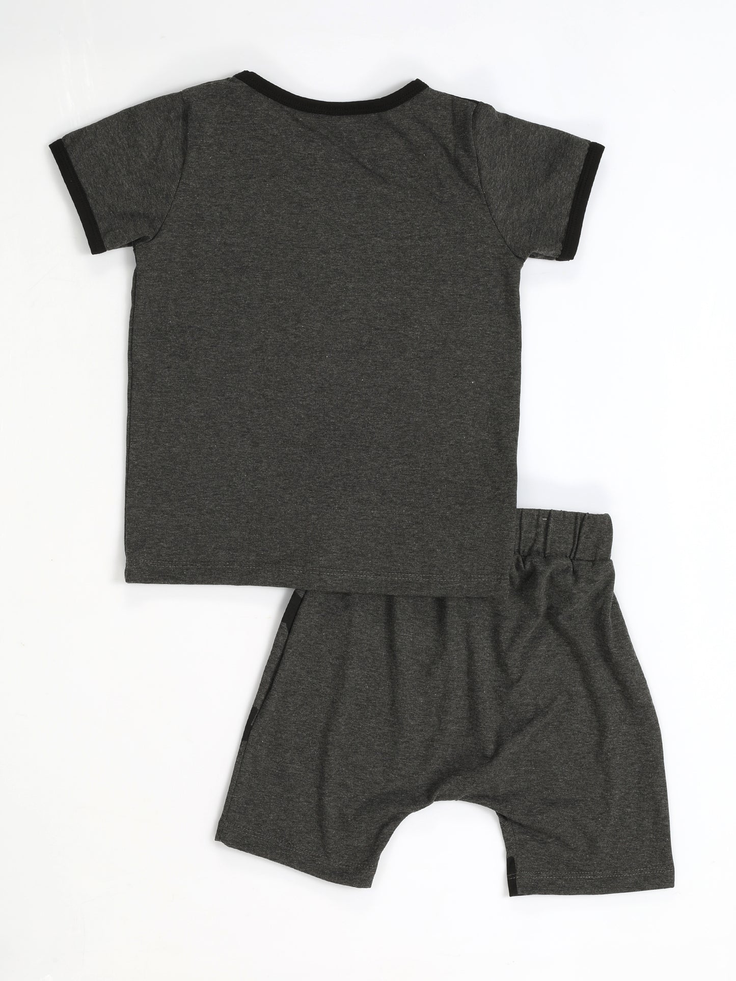 Ensemble Garçon Gris avec Détails Étoiles – Short & T-shirt (3 à 11 Ans)