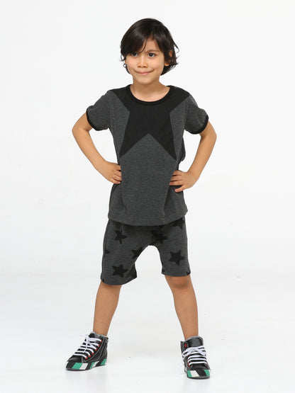 Ensemble Garçon Gris avec Détails Étoiles – Short & T-shirt (3 à 11 Ans)