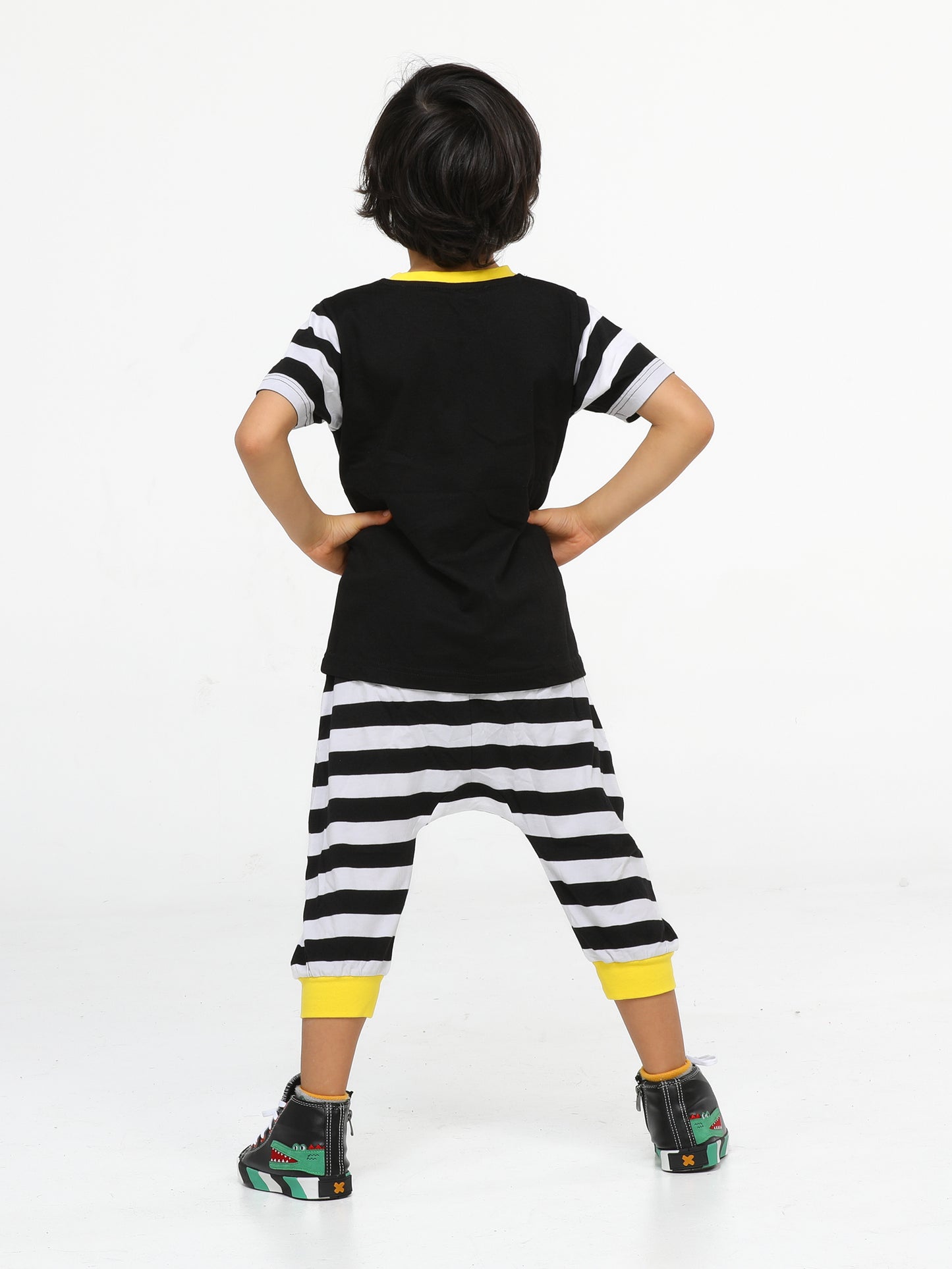 Ensemble Garçon Rock Star – T-shirt Noir & Jogging Rayé (3 à 10 Ans)