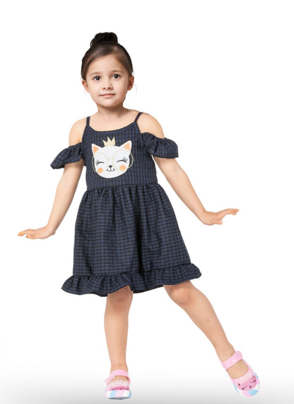Robe Fille à Carreaux Bleu Marine – Bretelles Volants & Chat Brodé (3–10 Ans)
