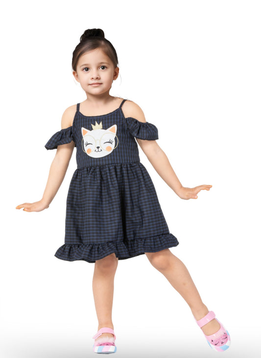 Robe Fille à Carreaux Bleu Marine – Bretelles Volants & Chat Brodé (3–10 Ans)